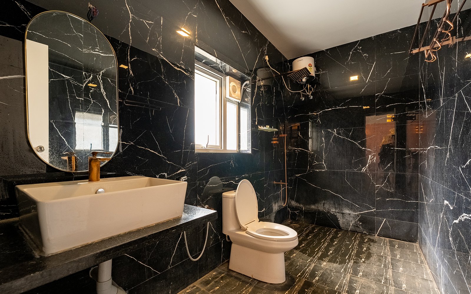 French Deluxe bathroom