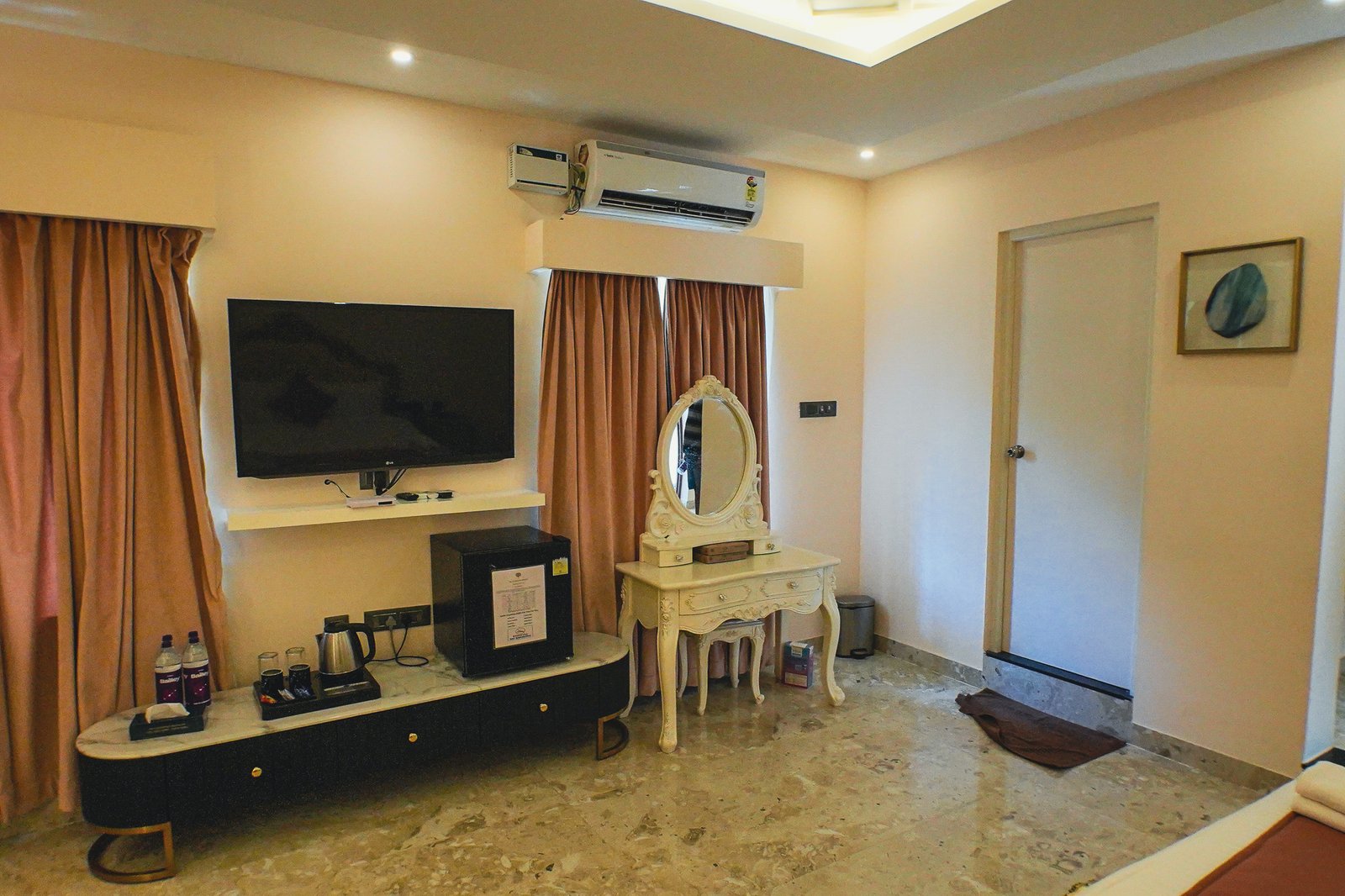 French Executive Suite VJC03049